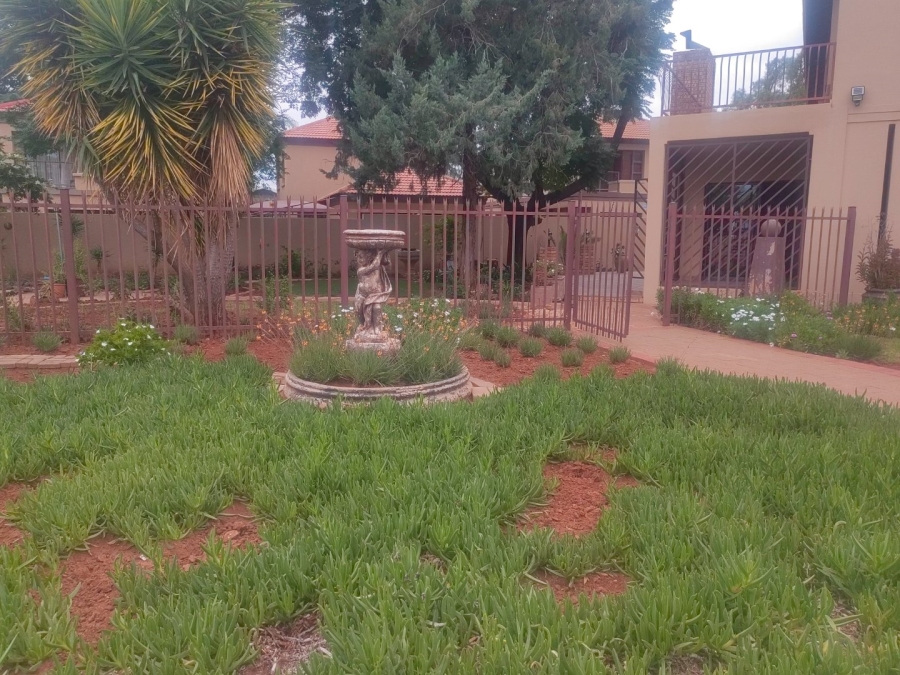 4 Bedroom Property for Sale in Rhodesdene Northern Cape